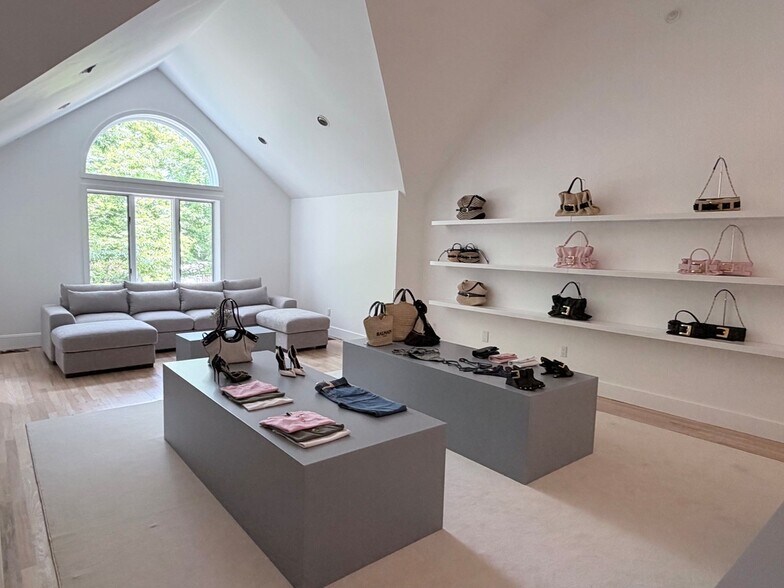 More Photos Of 87 Newtown Ln, East Hampton Freestanding For Lease