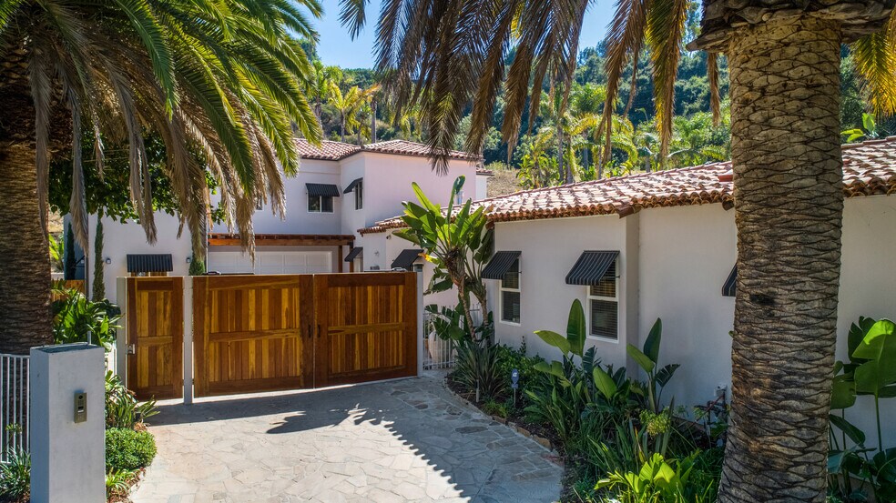 More Photos Of 9696 Antelope Rd, Beverly Hills Specialty For Sale