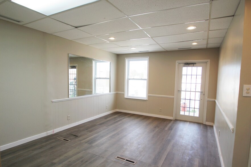 More Photos Of 799 N Court St, Medina Office For Lease