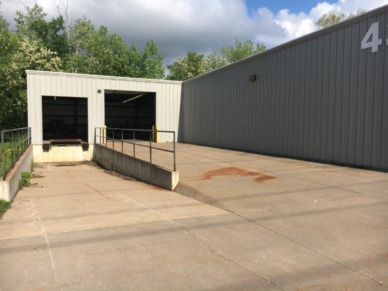 More Photos Of 4314 7th St, Moline Warehouse For Sale