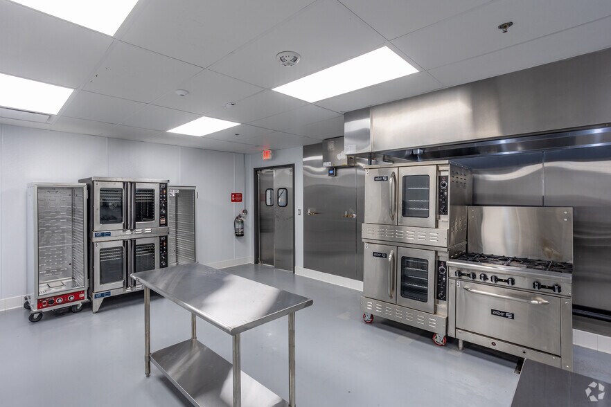 More Photos Of 1499 Regal Row, Dallas Restaurant For Lease