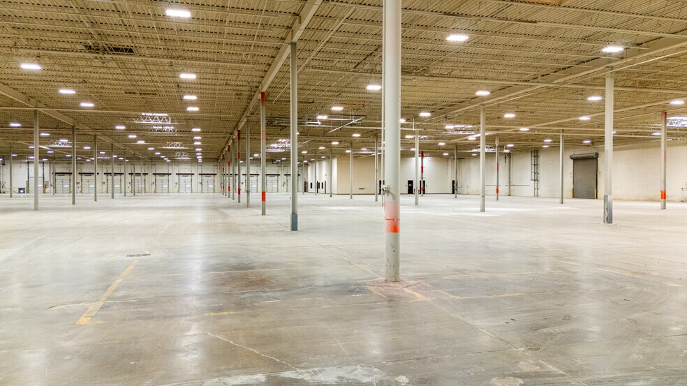 More Photos Of 11939 S Central Ave, Alsip Distribution For Lease