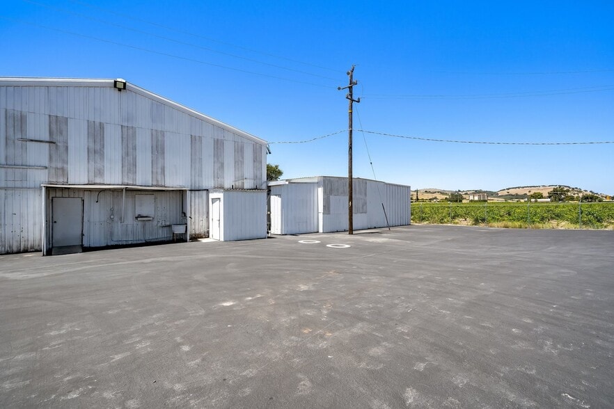 More Photos Of 2320 Ramada Dr, Paso Robles Industrial For Lease