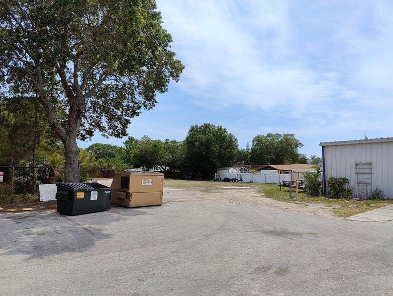 More Photos Of 13080 Belcher Rd, Largo Warehouse For Lease
