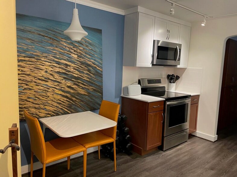 More Photos Of 215 N East Ave, Fayetteville Office For Sale