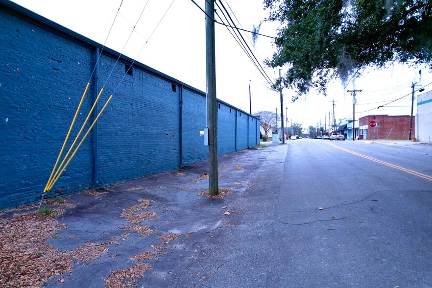 More Photos Of 134 Hampton Ave, Kingstree Freestanding For Sale