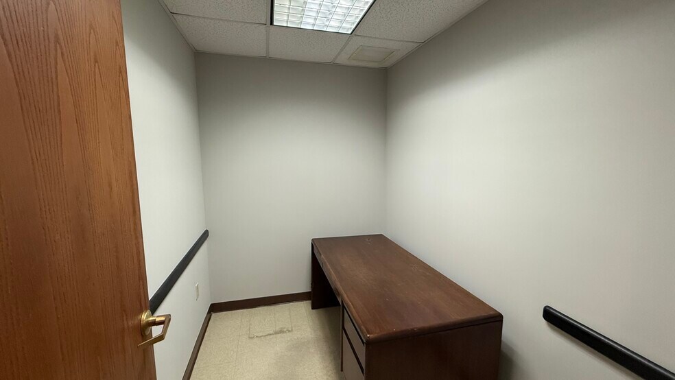 More Photos Of 2925 William Penn Hwy, Easton Office For Lease