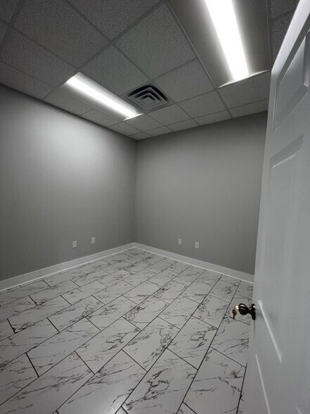 More Photos Of 625 Treeland Dr, Ladson Light Distribution For Lease