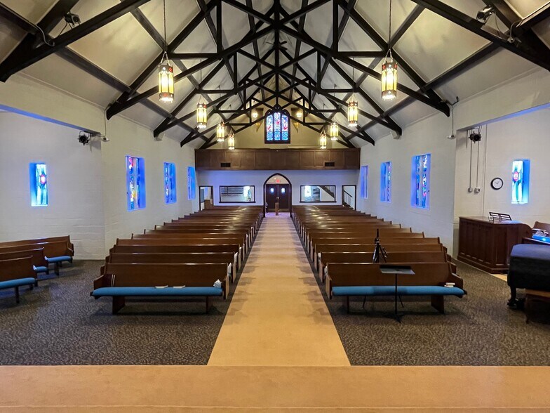 More Photos Of 8400 Park Ave, Allen Park Religious Facility For Lease