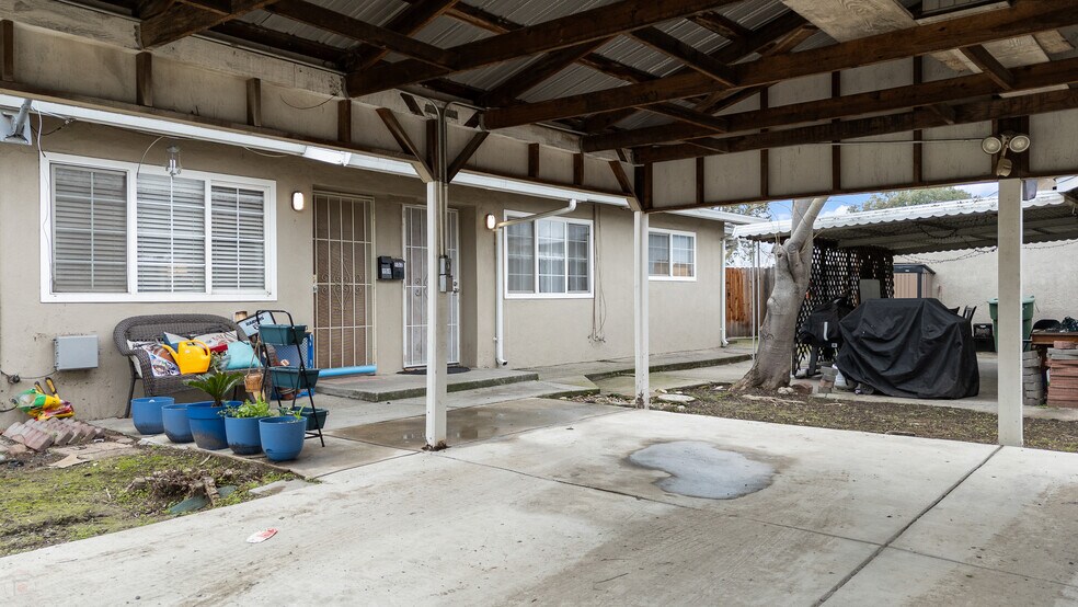 More Photos Of 150 N Acacia Ave, Ripon Multifamily For Sale