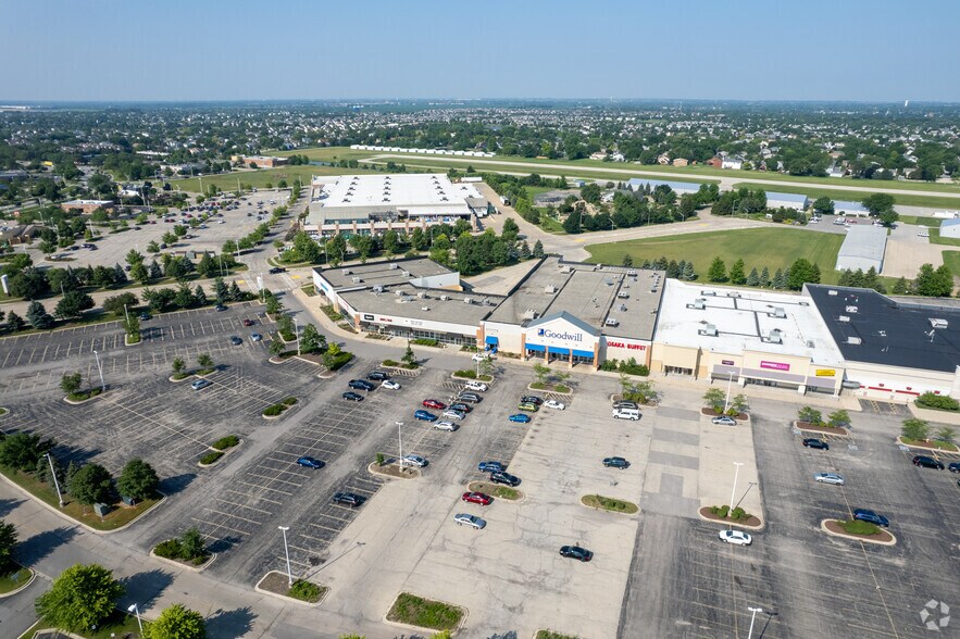 More Photos Of 121-139 S Weber Rd, Bolingbrook Freestanding For Lease