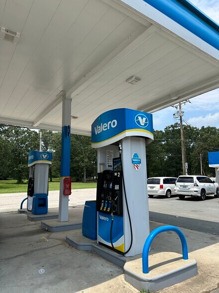 More Photos Of 8931 Us-52, Wadesboro General Retail For Sale