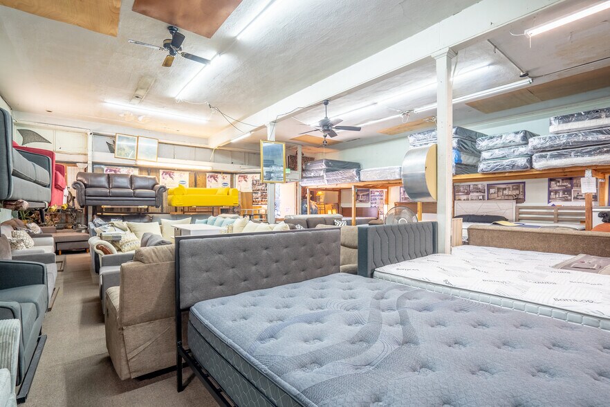 More Photos Of 4907 Maplewood Ave, Los Angeles Freestanding For Sale
