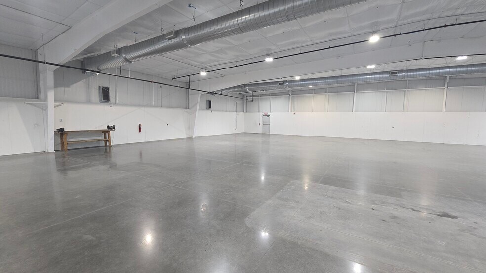 More Photos Of 197 Thunder Rd, Mooresville Light Distribution For Lease