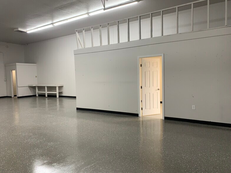 More Photos Of 1642 North Oatman Rd, Bullhead City Industrial For Lease