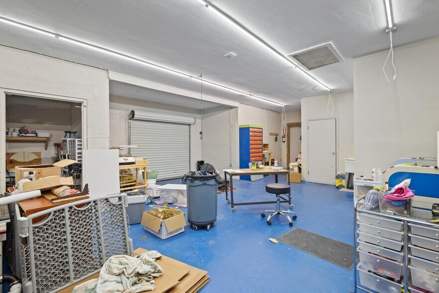 More Photos Of 4349 Louis Ave, Holiday Warehouse For Sale
