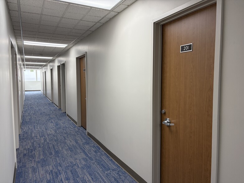 More Photos Of 400 30th St, Oakland Medical For Lease