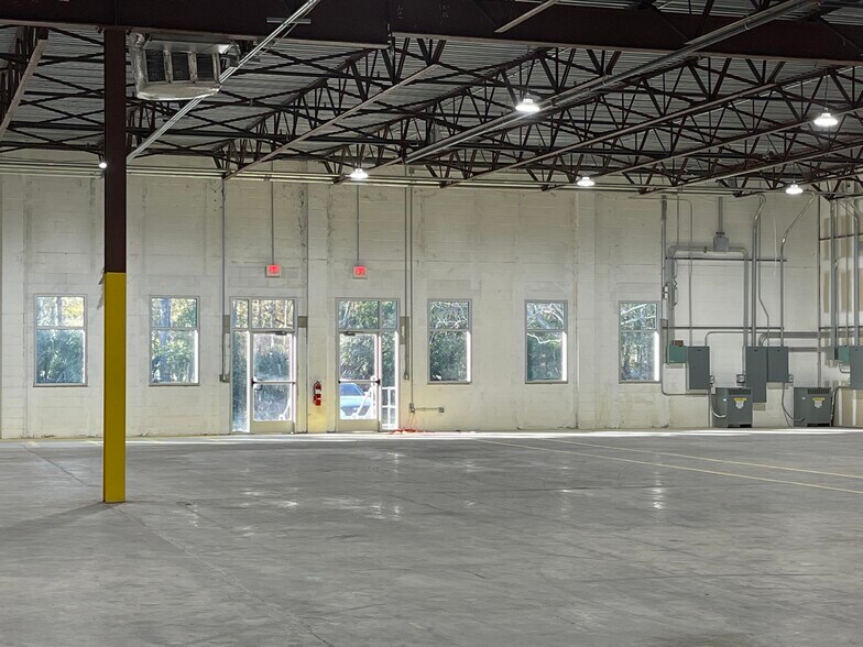 More Photos Of 5901 NE Waldo Rd, Gainesville Warehouse For Lease
