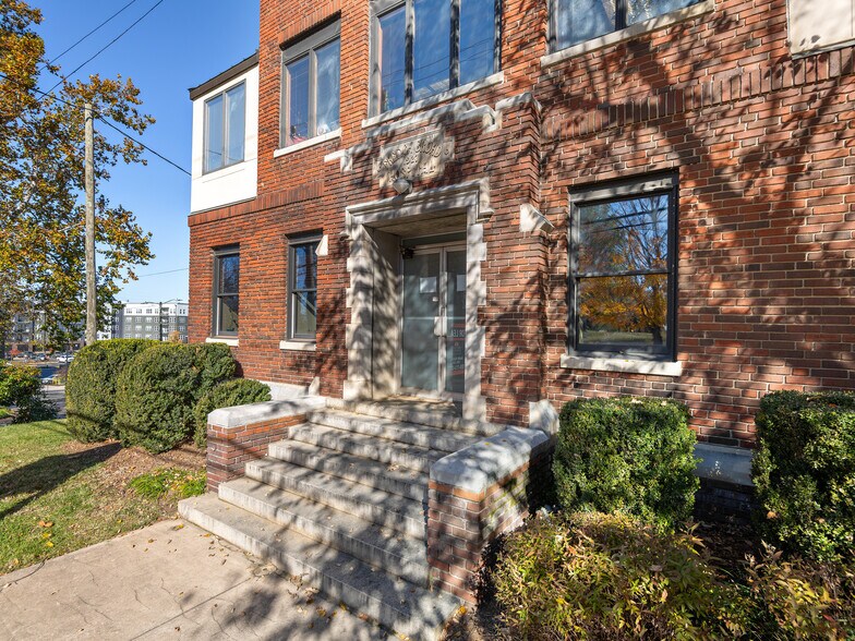 More Photos Of 53 S French Broad Ave, Asheville Medical For Lease