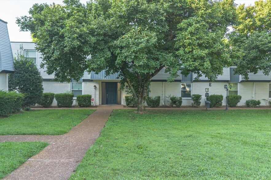 Primary Photo Of 126 Walton Ferry Rd, Hendersonville Apartments For Sale