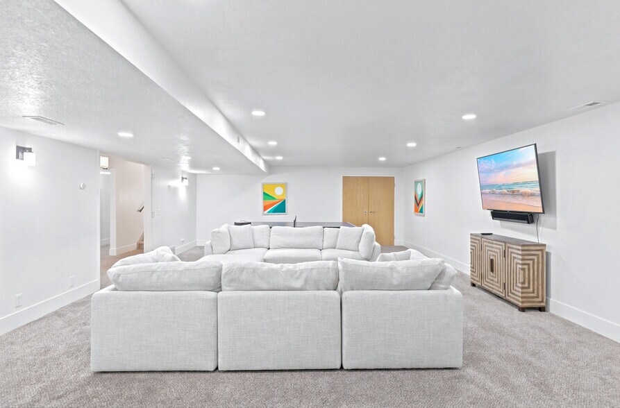 More Photos Of 40 Christa Circle cir, Garden City Specialty For Sale