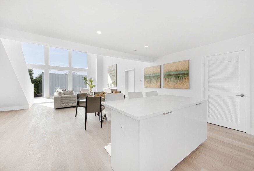 More Photos Of 11700 W Magnolia Blvd, Valley Village Apartments For Sale