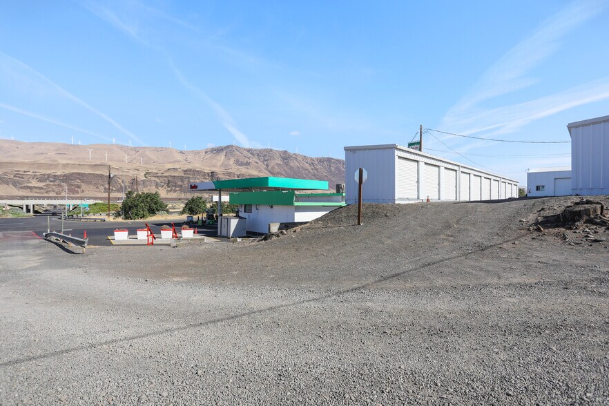 More Photos Of 606 E 1st, Rufus Convenience Store For Sale