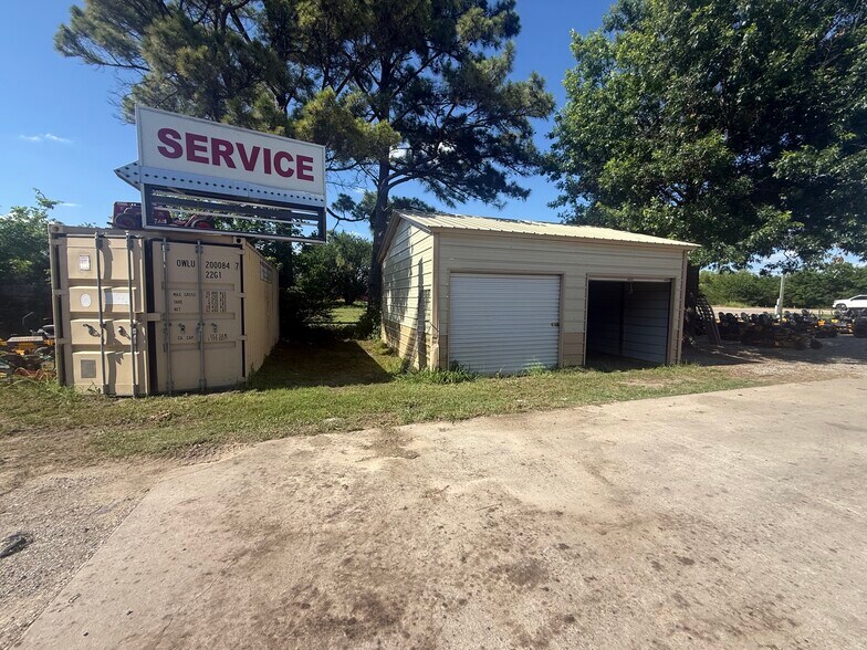More Photos Of 1521 N State Highway 121, Bonham Freestanding For Sale