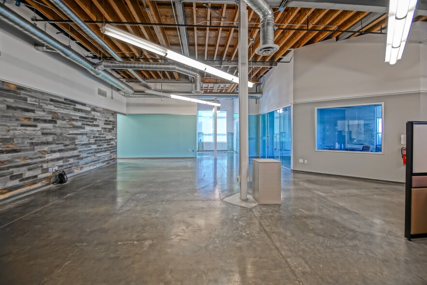 More Photos Of 887-889 N Douglas St, El Segundo Loft Creative Space For Lease
