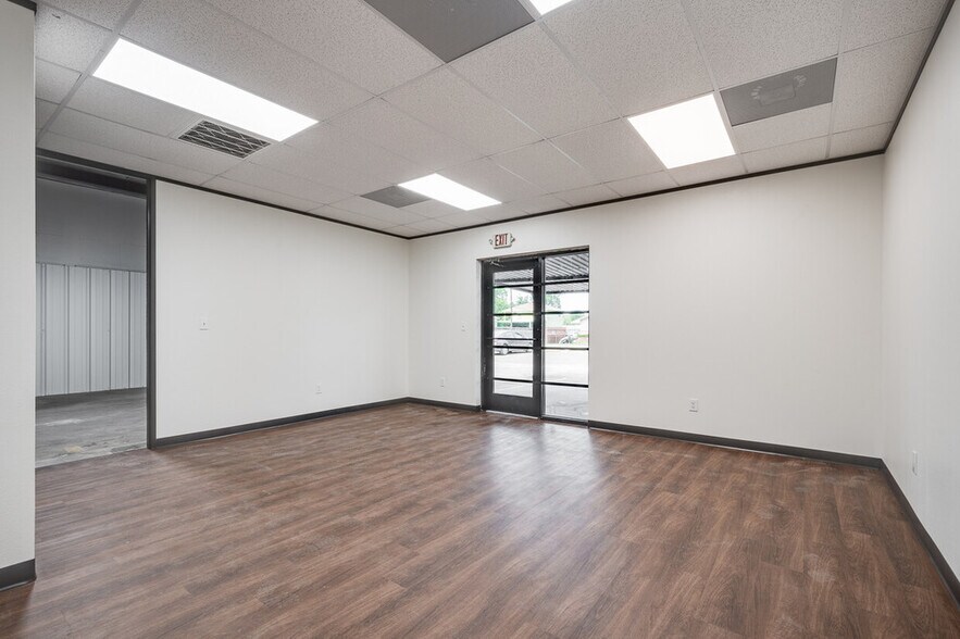 More Photos Of 3510 Bolin Rd, Houston Warehouse For Lease