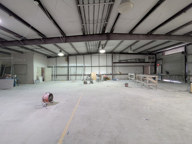 More Photos Of 6095 College St, Beaumont Office For Sale