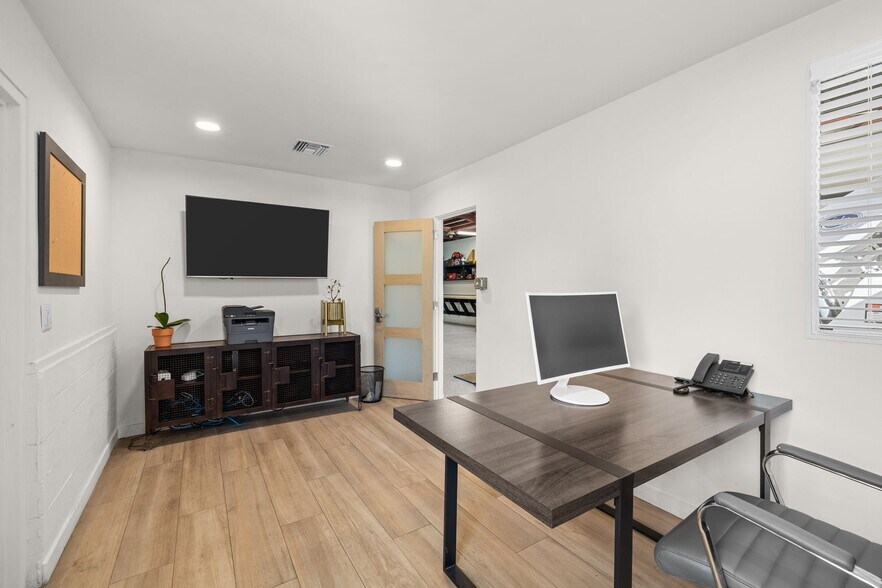 More Photos Of 133 Sunnyway Dr, Ventura Warehouse For Lease