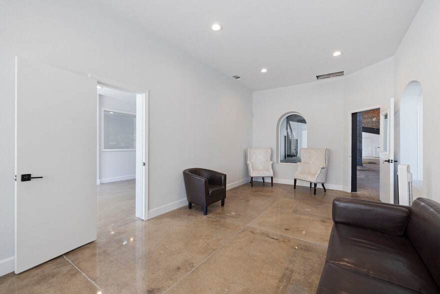 More Photos Of 600 N El Dorado St, Stockton Service For Sale