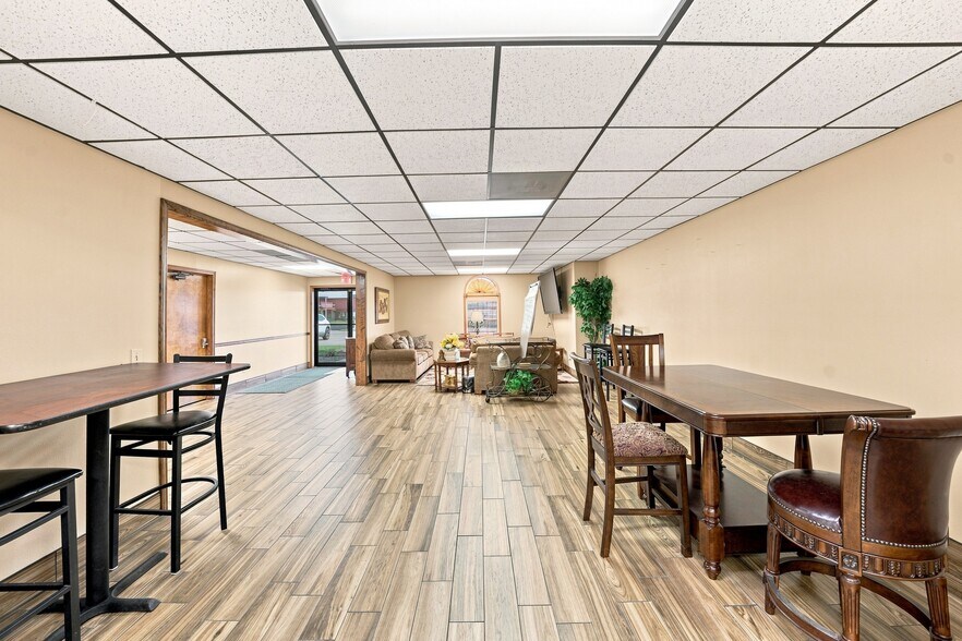 More Photos Of 951 S Kingshighway St, Sikeston Office For Sale