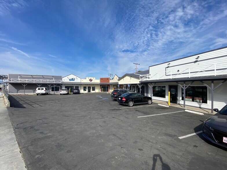 More Photos Of 24048 Newhall Ave, Newhall Storefront Retail Office For Lease