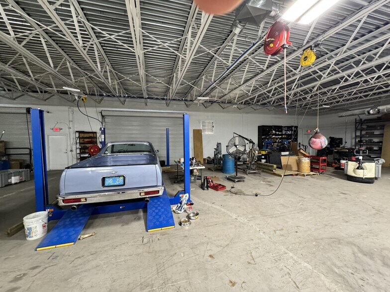 More Photos Of 1638-1644 S Segrave St, South Daytona Truck Terminal For Sale