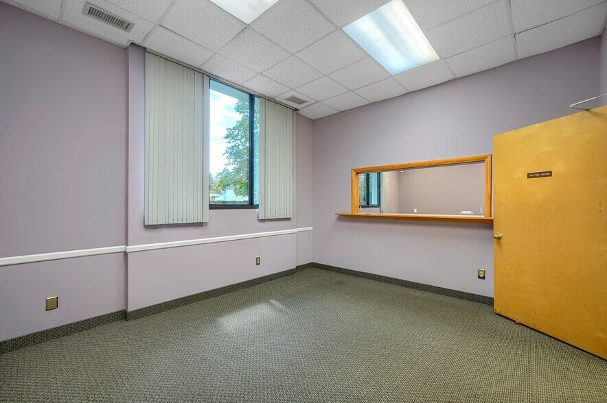 More Photos Of 79 Route 59, Airmont Medical For Lease