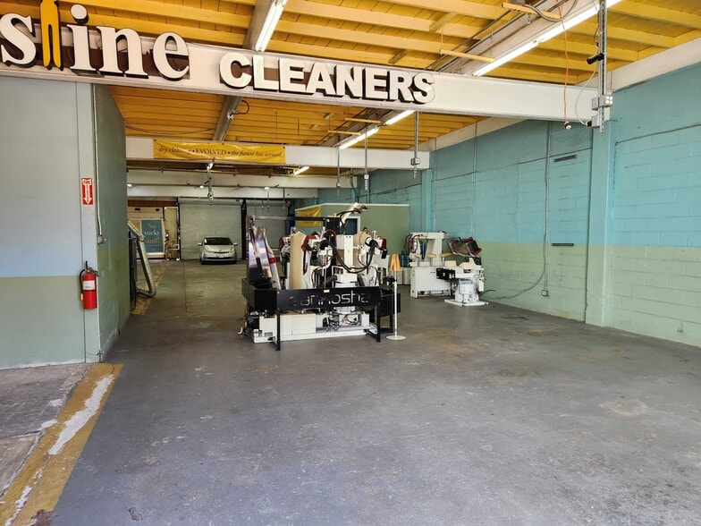 More Photos Of 1006 S Saint Marys St, San Antonio Storefront Retail Office For Sale