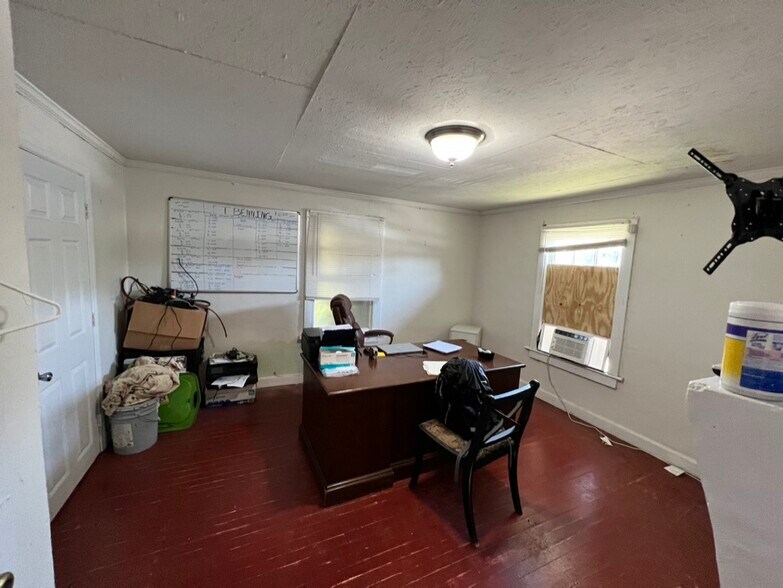 More Photos Of 4518 Gilbert Ave, Columbus Flex For Sale