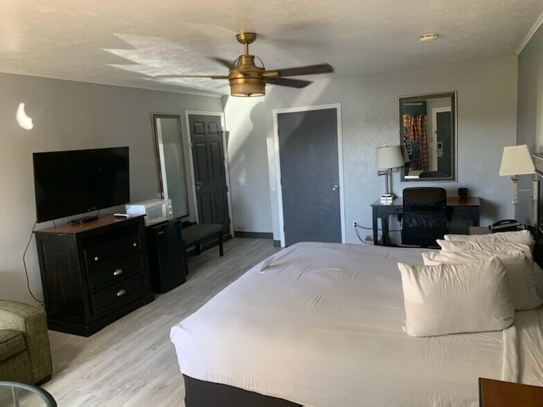 More Photos Of 1615 US Highway 287 E, Vernon Hotel For Sale