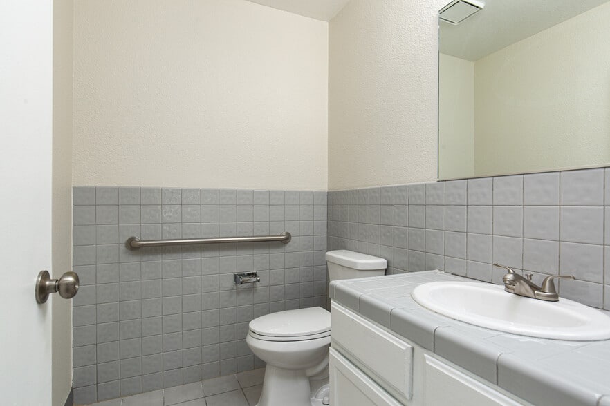 More Photos Of 2881 S Valley View Blvd, Las Vegas Office Residential For Lease