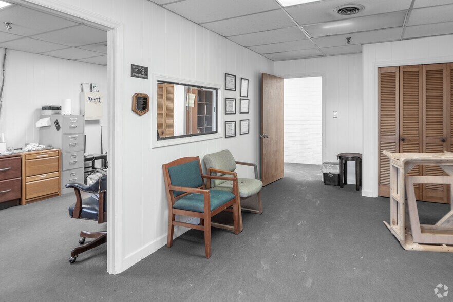 More Photos Of 980 3rd Ave SE, Hickory Warehouse For Sale