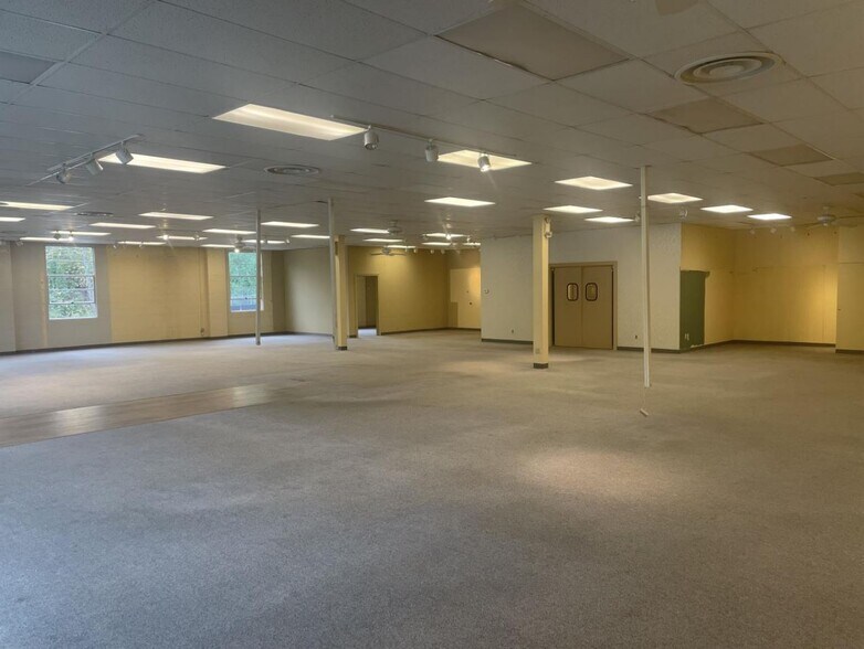 More Photos Of 631-643 Danbury Rd, Wilton Freestanding For Lease