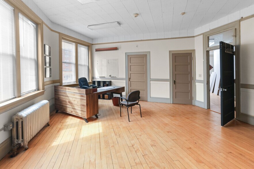 More Photos Of 31-33 Summer St, Pawtucket General Retail For Sale