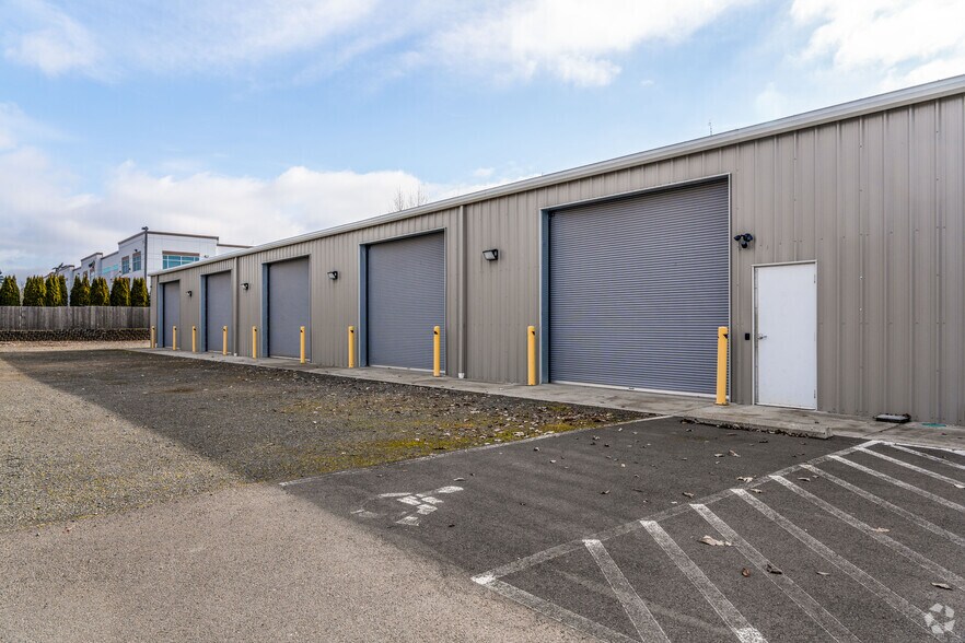 More Photos Of 3124 Blossom Dr NE, Salem Warehouse For Lease