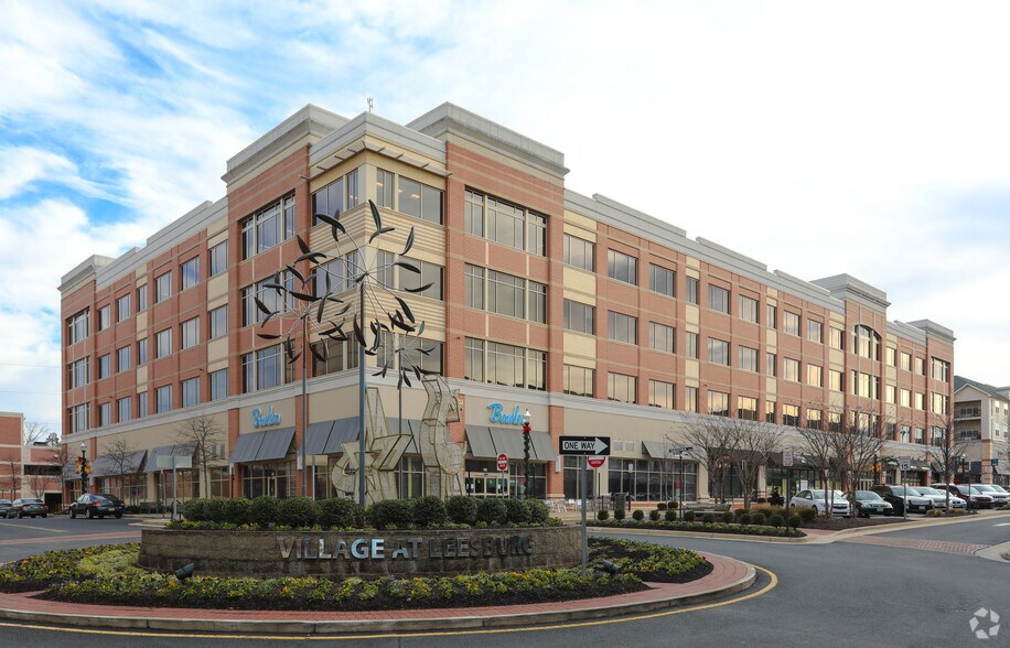 More Photos Of 1602 Village Market Blvd SE, Leesburg Office For Lease