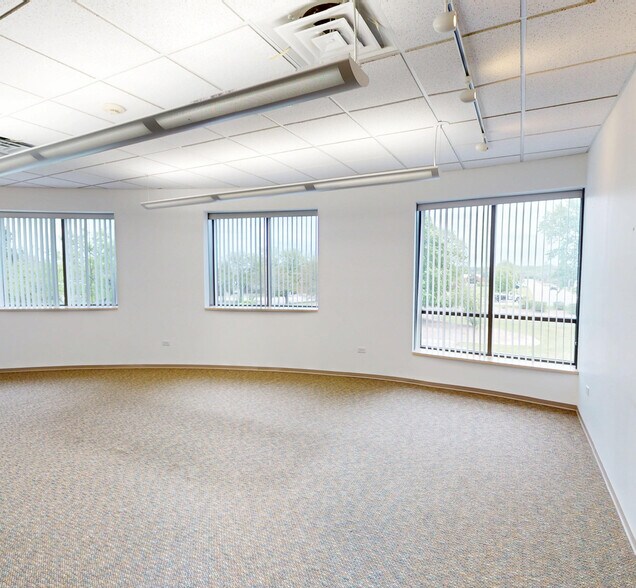 More Photos Of 22102 N Pepper Rd, Lake Barrington Distribution For Lease