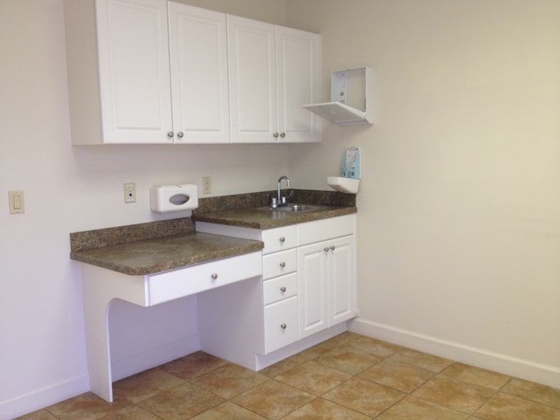 More Photos Of 1861 SE Port St Lucie Blvd, Port Saint Lucie Medical For Lease