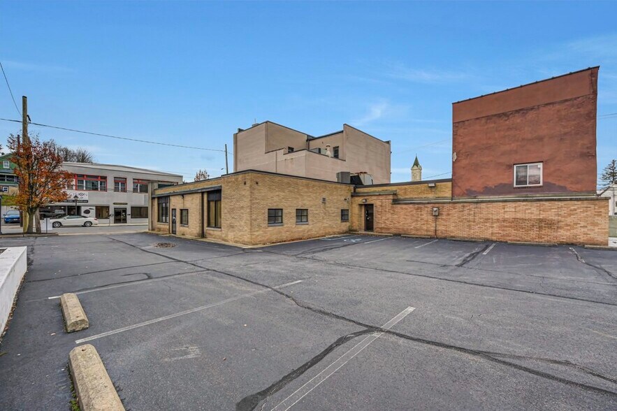 More Photos Of 67 Salem Ave, Carbondale Storefront Retail Office For Sale