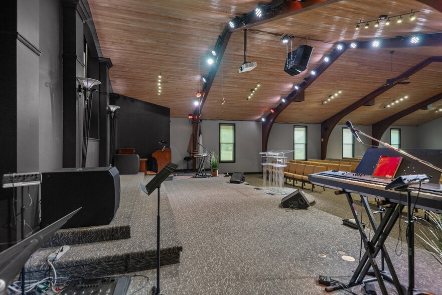 More Photos Of 2450 Pontoon Rd, Granite City Religious Facility For Sale